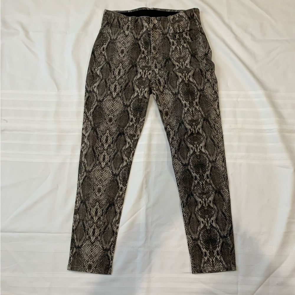 Apt 9 snake skin print 10 S Curvy straight jeans